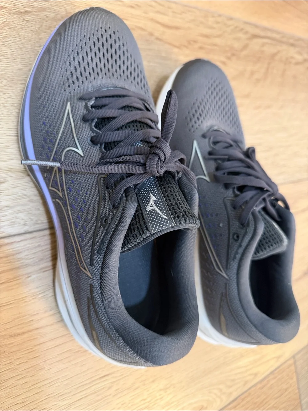 Mizuno Women’s Gray Athletic Running Shoes